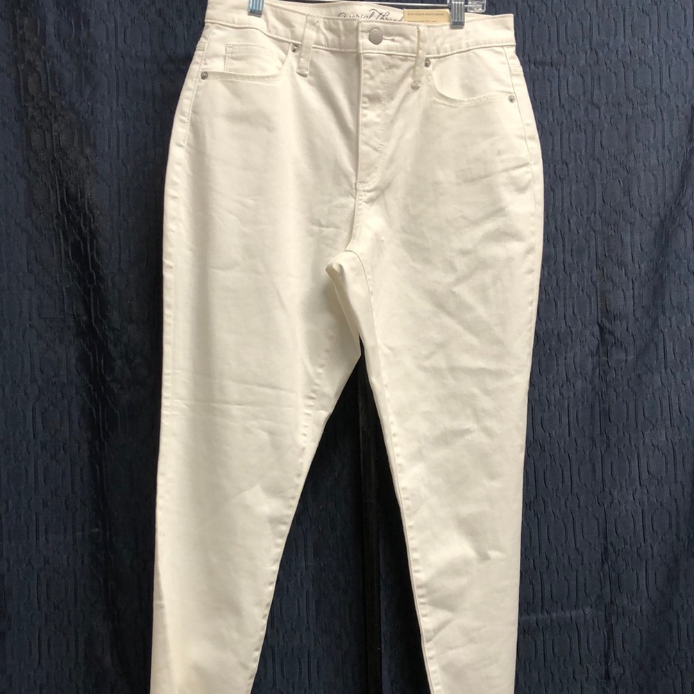 Women’s high rise skinny jeans